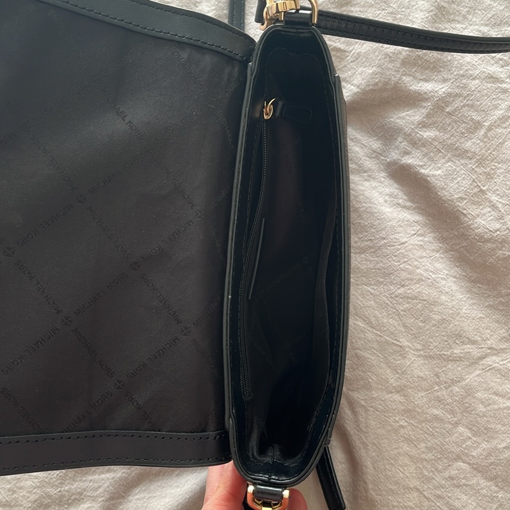 Michael Kors Medium Logo Cross Body Bag - Picture 5 of 5